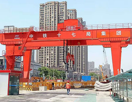 衢州港口门式起重机